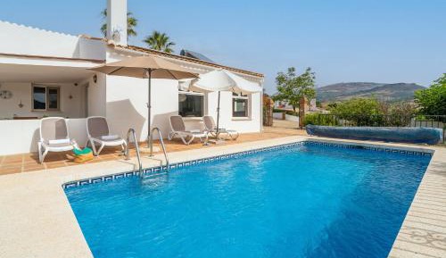 Villa with Garden View