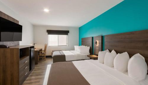 Queen Room with Two Queen Beds - Non-Smoking