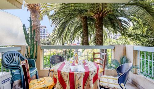 Apartment with Garden View