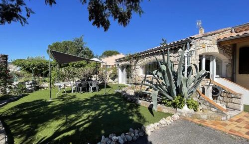 Holiday Home (6 Adults)