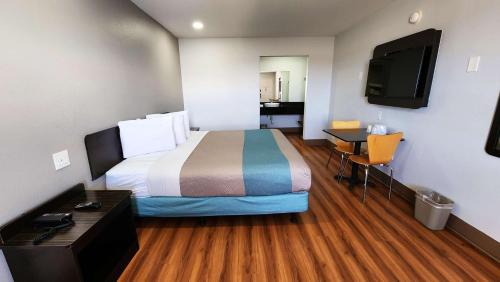King Room - Non-Smoking