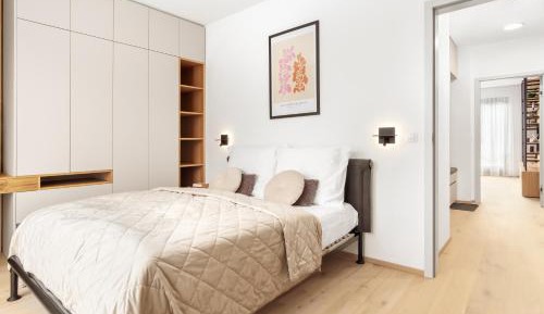 One-Bedroom Apartment with Balcony