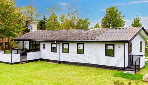 Three-Bedroom Holiday Home 