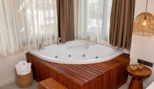 Suite with Spa Bath