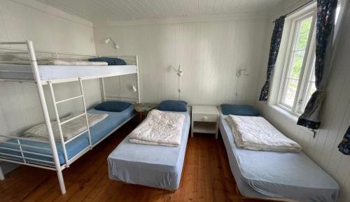 Budget Quadruple Room with Shared Bathroom