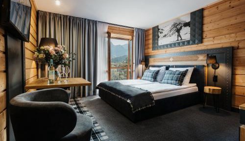 Apartment with Mountain View