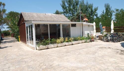 Bungalow with Patio and Garden View