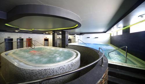 One-Bedroom Apartment with Spa Access