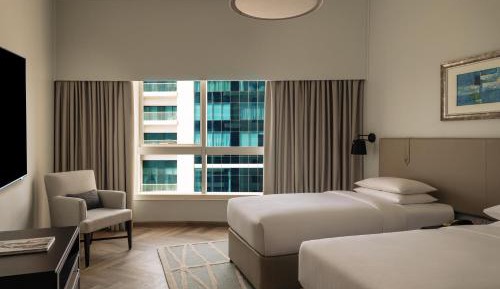 Renovated, Two Bedroom City View, 1 King and 2 Twin