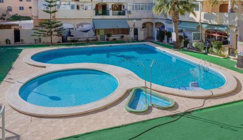 Apartment with Pool View 