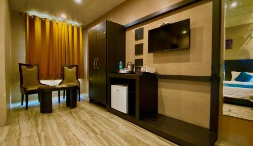 Deluxe Double or Twin Room with City View