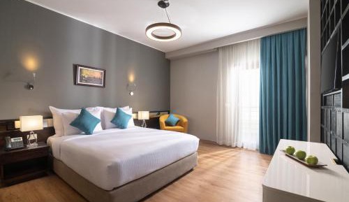 Deluxe King Suite