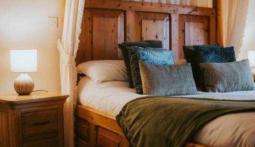 Four Poster Room