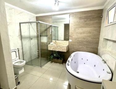Deluxe Suite with Spa Bath