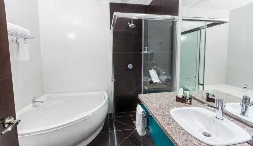 Deluxe Suite with Spa Bath