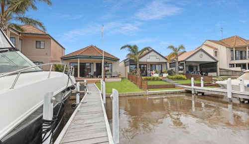 Three-Bedroom Holiday Home 