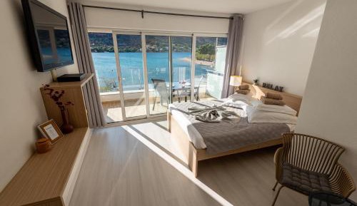 Studio with Balcony and Sea View