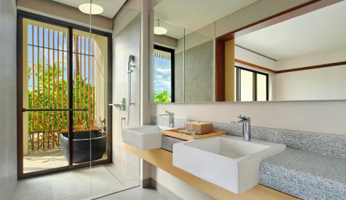 Garden View, Guest room, 1 King, Balcony with Free Daily Resort Activities