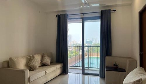 Apartment with Pool View 
