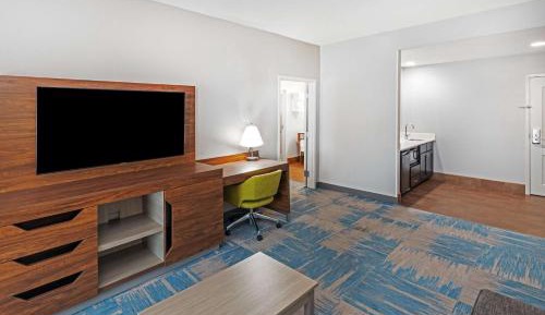 One-Bedroom Queen Suite - Non-Smoking