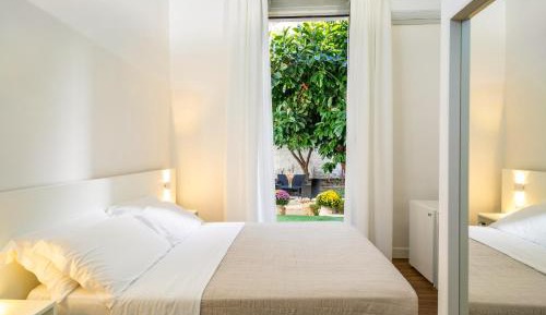 Queen Room with Garden View