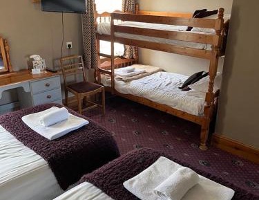 Family Room (2 Adults + 2 Children)