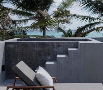 Oceanfront Master Suite with Rooftop Pool