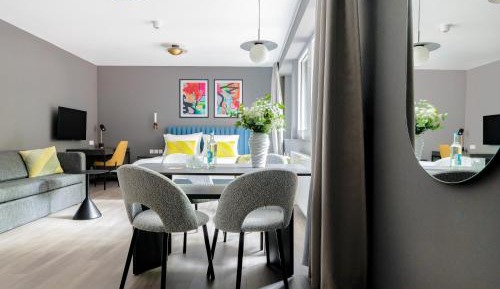 Extra Large Studio with Kitchenette and Sofa Bed