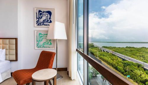 Standard King Room with Lake View