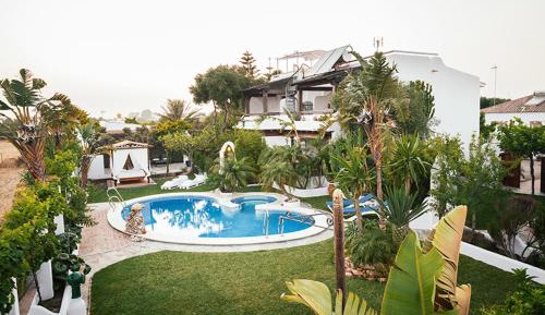 Apartment with Pool View 