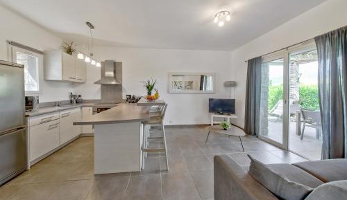 Two-Bedroom Apartment with Air Conditioning and Terrace (6 Adults)