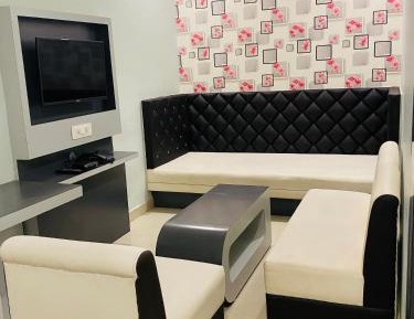 King Studio with Sofa Bed