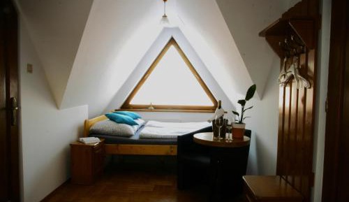 Economy Triple Room