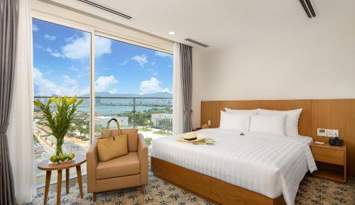 Deluxe Double Room with Balcony and Han River view