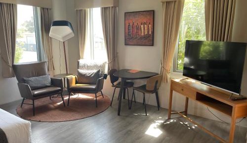 Deluxe Suite with Spa Bath & Private Courtyard