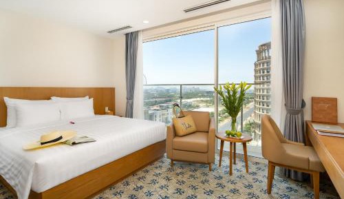 Superior Double Room with Balcony and City View