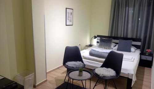 Standard Queen Room
