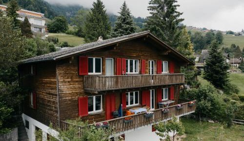 Apartment with Mountain View