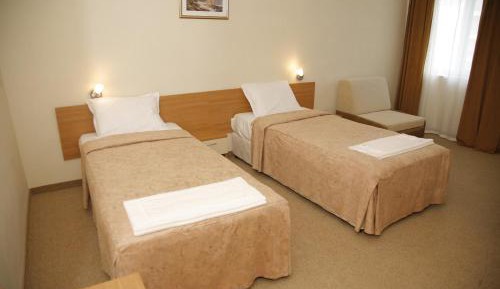 One-Bedroom Suite (2 Adults + 2 Children)