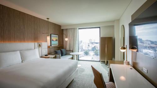 Standard King Room with City View