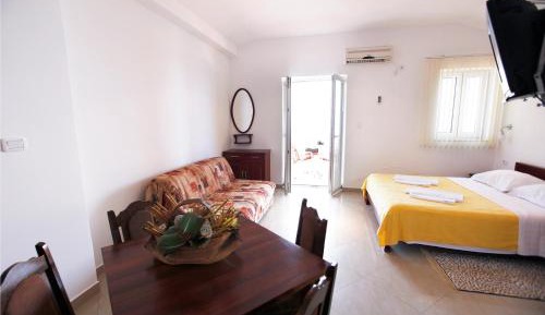 Studio with Sea View