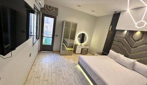 Deluxe King Suite