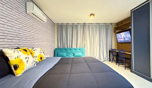 Studio with Sofa Bed