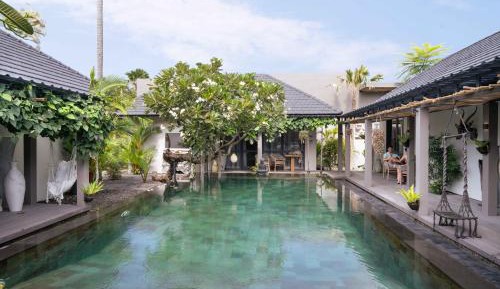 Studio with Pool View