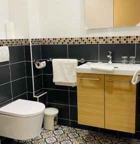 Twin Room with Shower