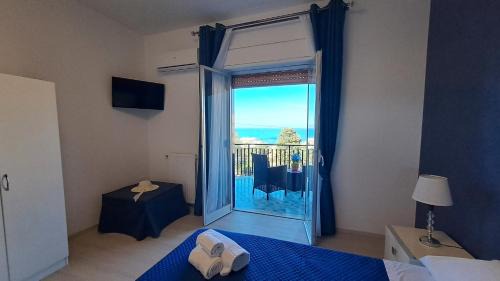 Triple Room with Sea View