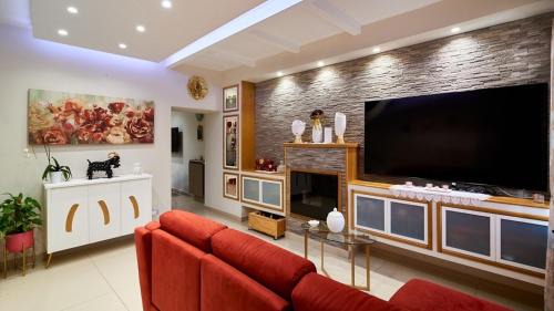 Two-Bedroom Deluxe Apartment with Balcony