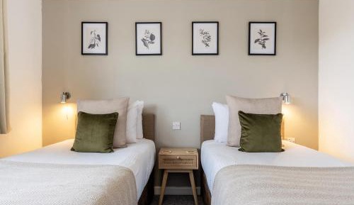 Twin Room with Private Bathroom