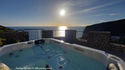 Studio with Spa Bath