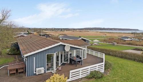 Three-Bedroom Holiday Home 